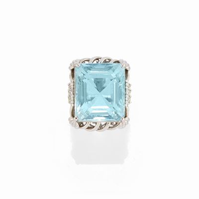 Anello in platino con acquamarina e diamanti
