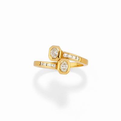 Anello in oro giallo 18k con diamanti ovali e carrè, total ct 0,50 circa