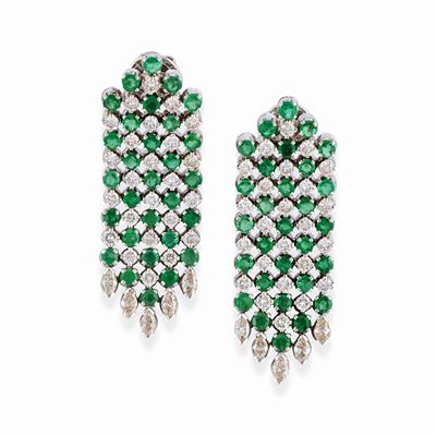 Orecchini pendenti in oro bianco 18k con smeraldi e diamanti