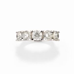  - Anello con diamanti
