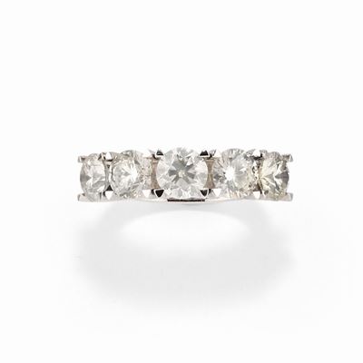 Anello con diamanti, oro bianco 14k, cinque diamanti taglio brillante