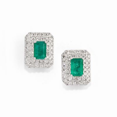 Orecchini in oro bianco 18k con smeraldi e diamanti