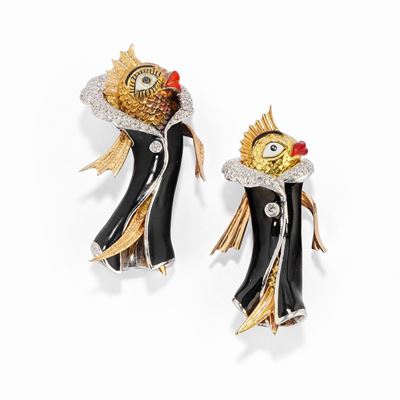 Coppia di spille in oro bicolore 18k con smalto e diamanti