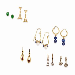 Sette coppie di orecchini