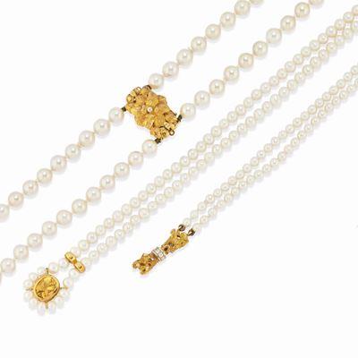 Due collane e un bracciale in oro giallo 18k con perle coltivate