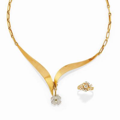 Collana ed anello in oro bicolore 18k con diamanti e smeraldo