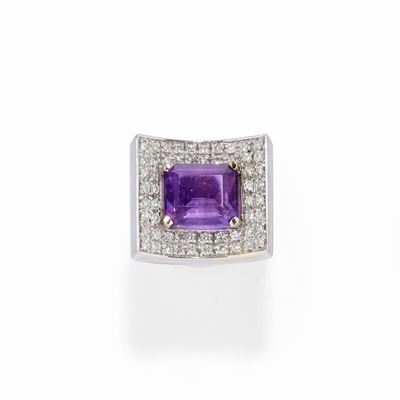 Anello con ametista e diamanti, oro bianco 18k