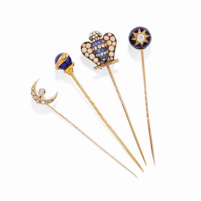 Spilloni in oro bassa caratura e argento con decorazioni varie