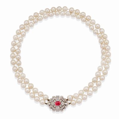 Collana di perle coltivate in oro bianco 18k con rubino e diamanti