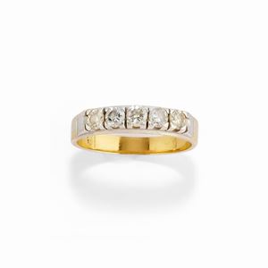  - Anello con diamanti