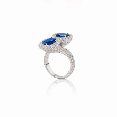 Anello con zaffiri e diamanti, oro bianco 18k