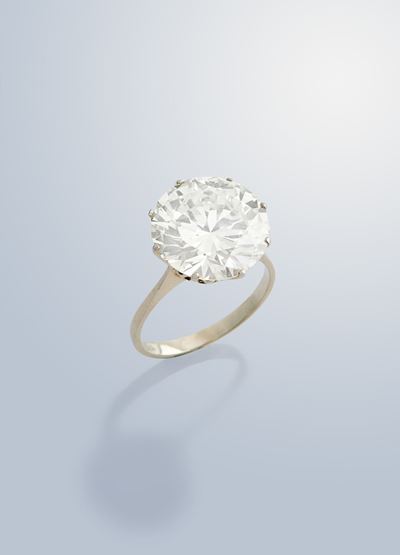 Anello solitario in oro bianco 18k con diamante taglio brillante di ct 9,49