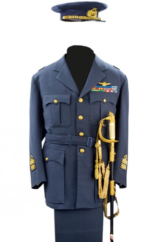 Uniformi, Berretto e Spada del Generale Francesco Pricolo (1891-1980)