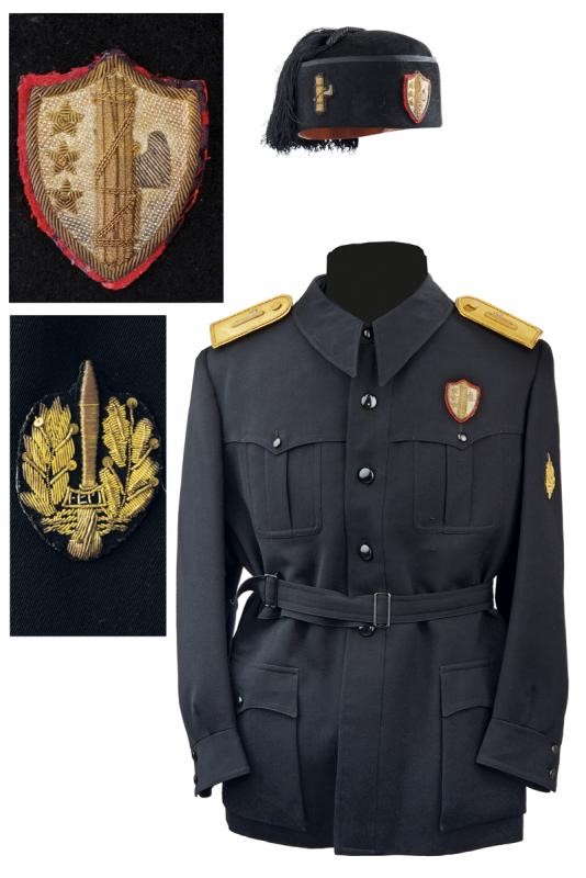 Uniform, shoulder boards and Fez of a vice secretary of the P.N.F. 1930 ...
