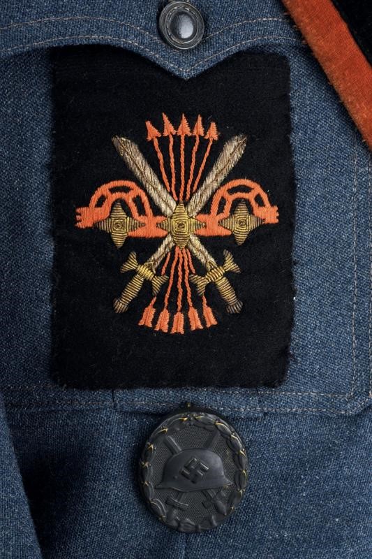 Uniforme da Portabandiera della Falange