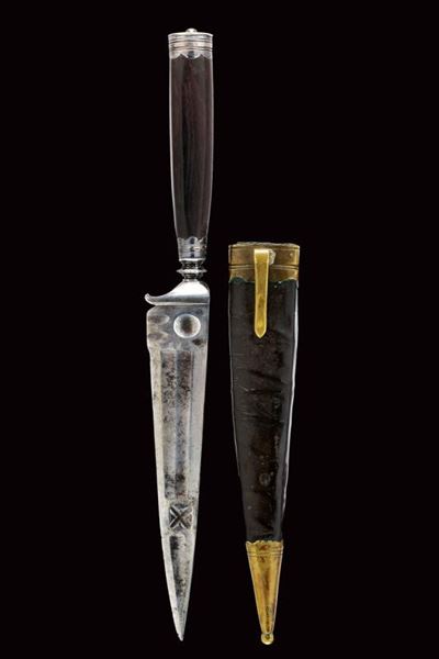 Coltello con Interessante Lama