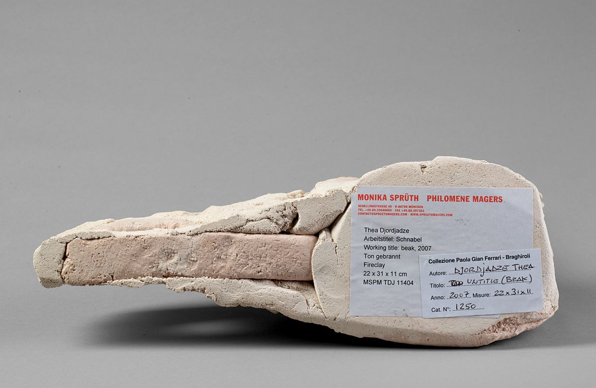 Thea Djordjajze - Senza titolo (Beak), argilla, 2007