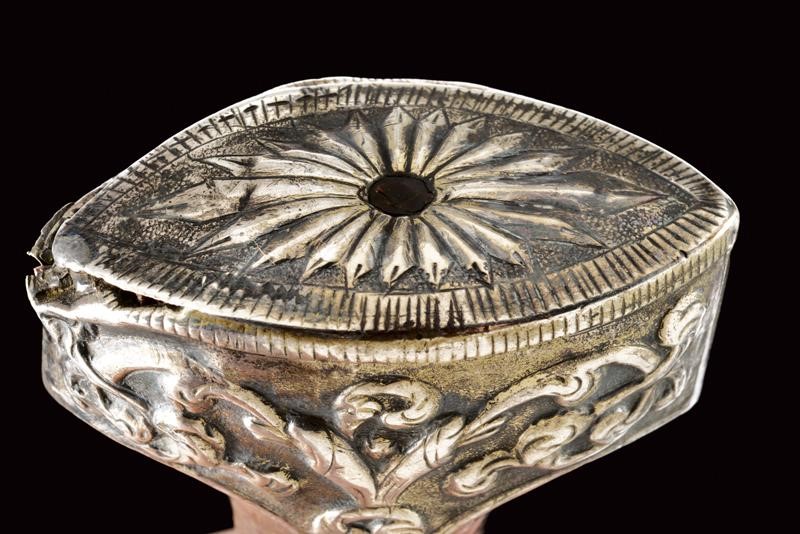 Interessante Kandshar con Fornimenti in Argento