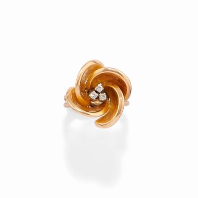 Anello in oro giallo 18k con diamanti, forma a fiore