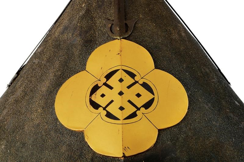 Inusuale Jingasa per un Capo dei Tiratori Tenegashima con Umebachi-mon
