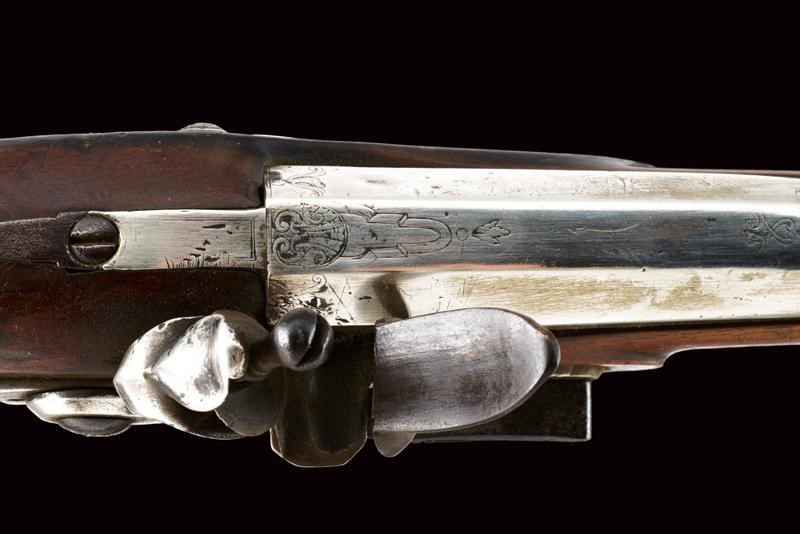 Bella Pistola a Pietra Focaia con Fornimenti in Argento di Brulatour