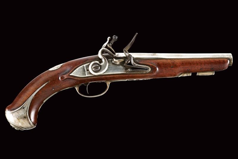 Bella Pistola a Pietra Focaia con Fornimenti in Argento di Brulatour