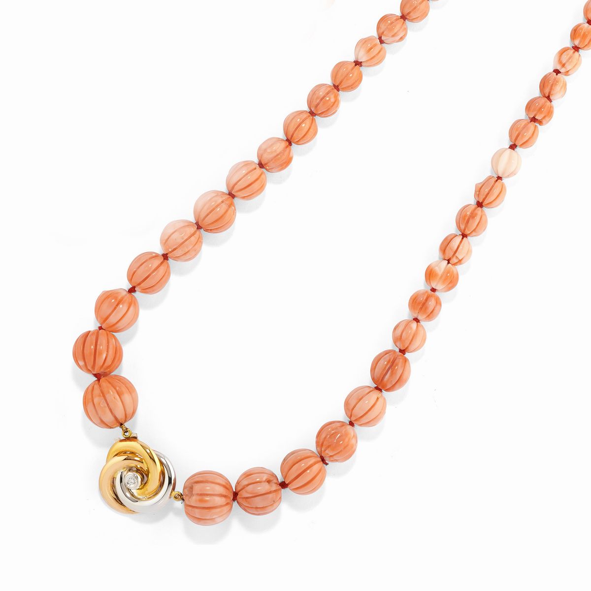 Due collane in corallo, realizzate in oro 18k e argento dorato