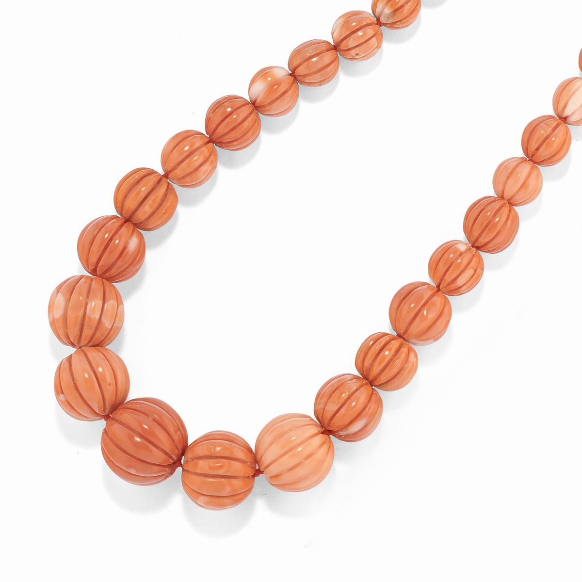 Due collane in corallo, realizzate in oro 18k e argento dorato