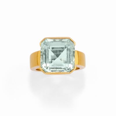 Anello in oro giallo 18k con acquamarina taglio quadrangolare