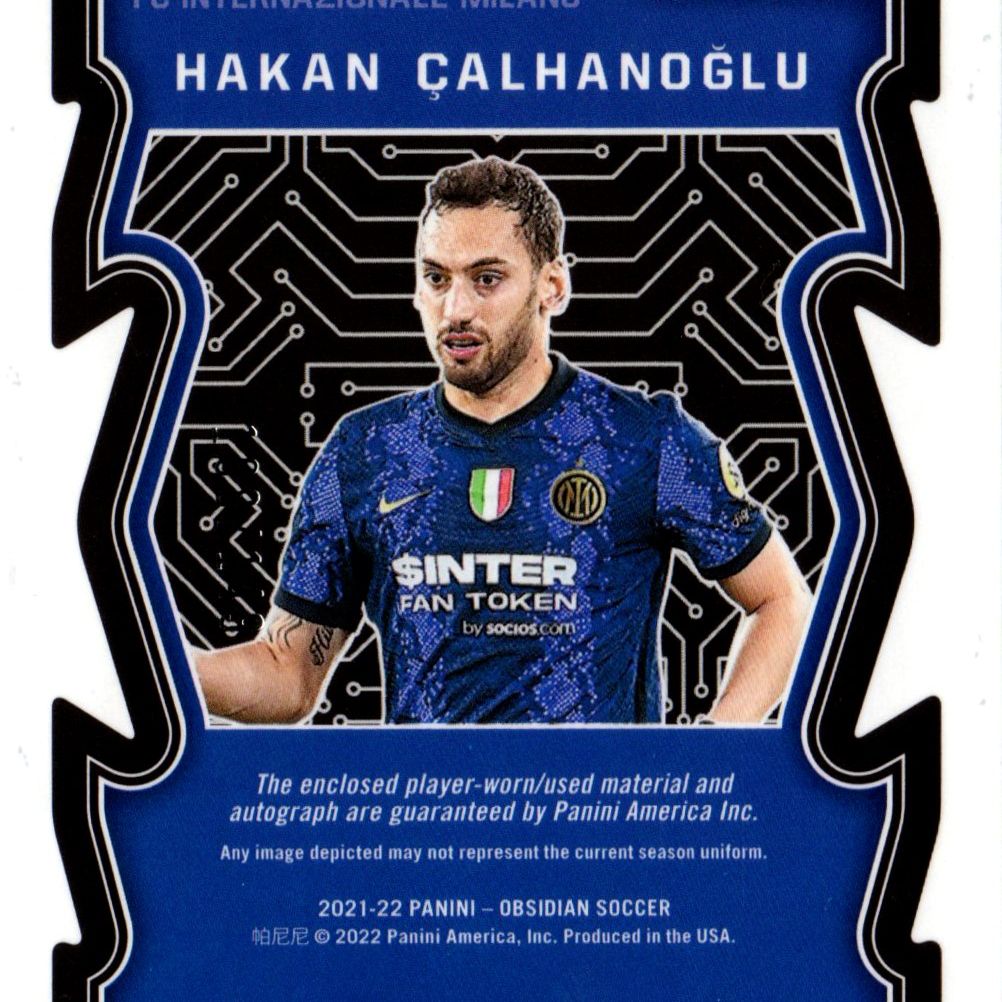 Hakan Calhanoglu - Card autografata con frammento di divisa - Panini America, 2021
