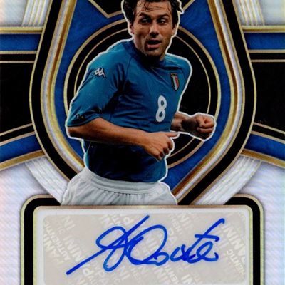 Card autografata Panini Select Fifa Silver Prizm del 2022