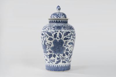Vaso in Porcellana Bianca e Blu con Coperchio, Cina Secolo XX