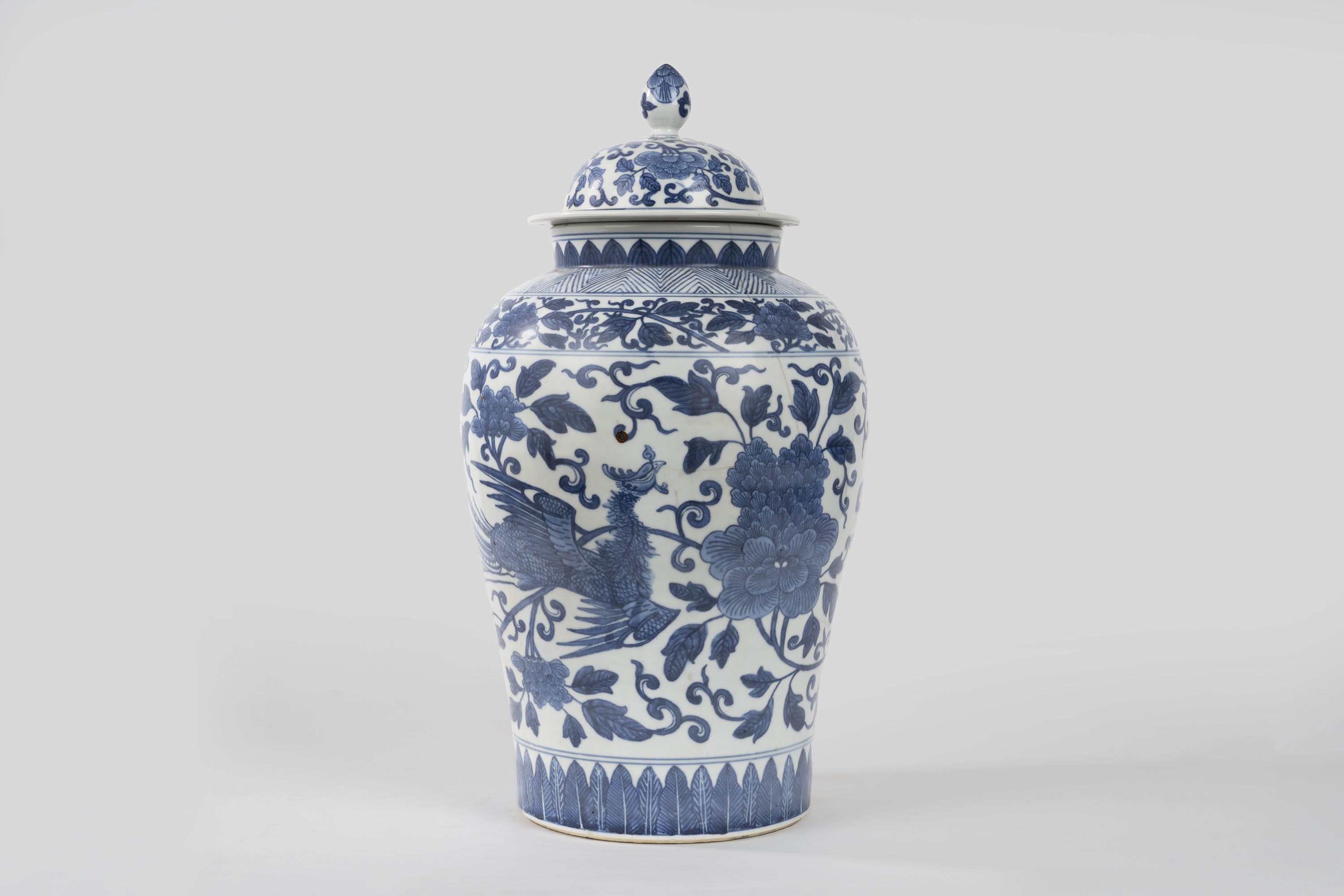 Vaso in Porcellana Bianca e Blu con Coperchio, Cina Secolo XX