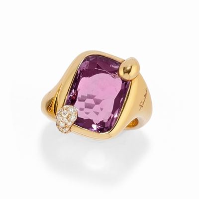 Anello con ametista e diamanti, oro bicolore 18K
