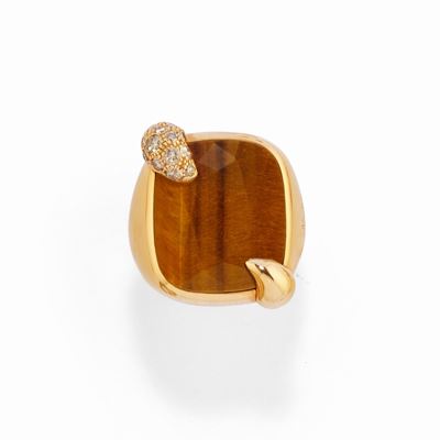 Anello in oro giallo 18k con occhio di tigre e diamanti