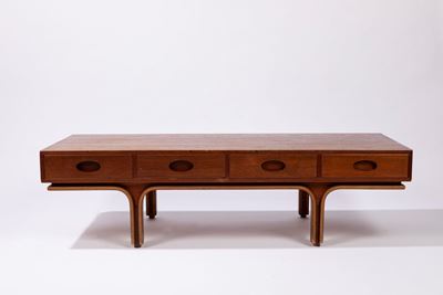 Tavolino in legno con quattro cassetti, circa 1960