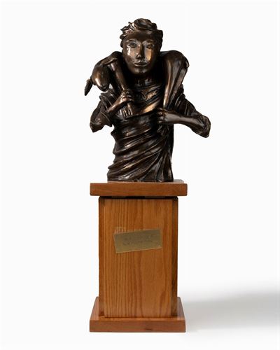 Il Buon Pastore, scultura in bronzo patina bruna, es. 4/9