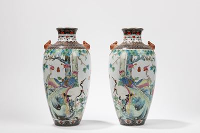 Cina, Repubblica di Cina (1912-1949), Coppia di vasi in porcellana Famiglia Rosa, h cm 36