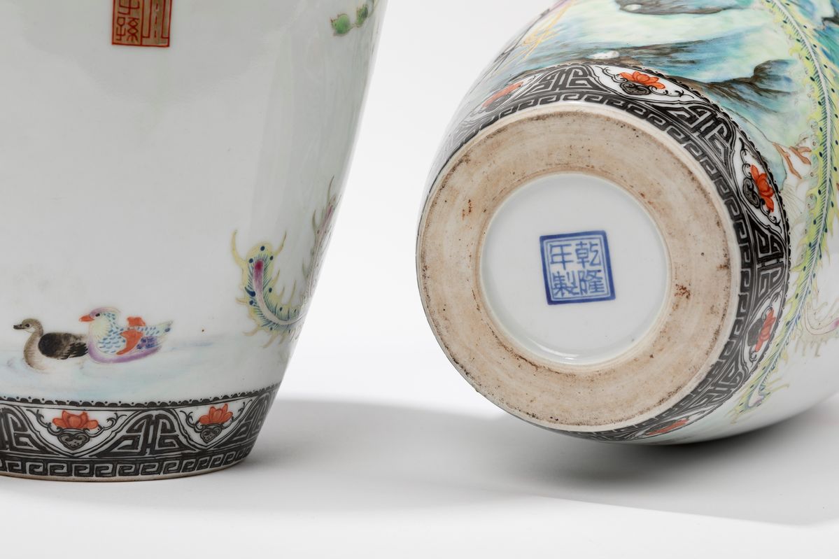 Cina, Repubblica di Cina (1912-1949), Coppia di vasi in porcellana Famiglia Rosa, h cm 36