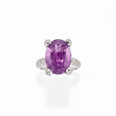 Anello in oro bianco 18k con ametista e diamanti