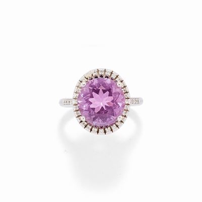Anello in oro bianco 18k con ametista e diamanti