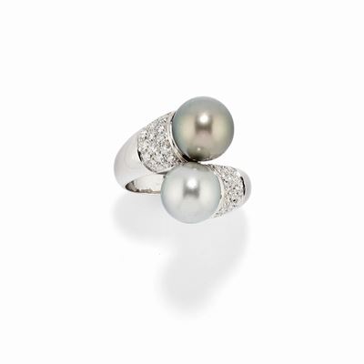 Anello in oro bianco 18K con perle coltivate Tahiti e diamanti
