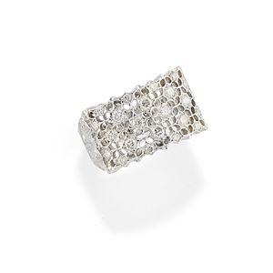 Anello in oro bianco 18K e diamanti taglio brillante