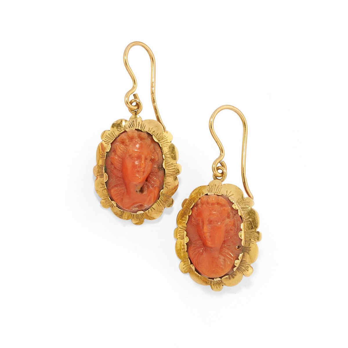 Orecchini in oro giallo 18k con gemme di lapislazzuli e corallo