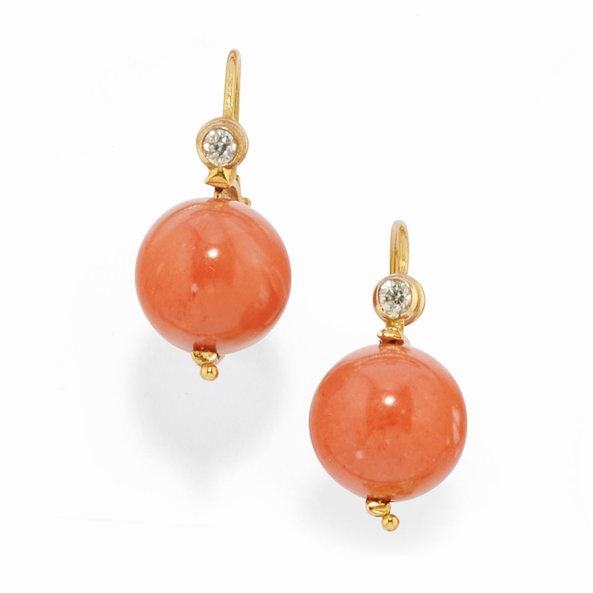 Orecchini in oro giallo 18k con gemme di lapislazzuli e corallo