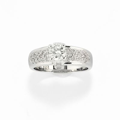 Anello in oro bianco 18k con diamanti, ct 0,48 centrale e ct 0,21 laterali