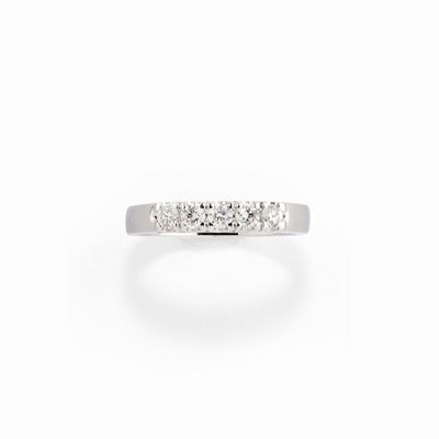 Anello in oro bianco 18k con diamanti taglio brillante