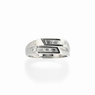 Anello in platino con diamanti taglio baguette, peso 7,10 g, misura 16