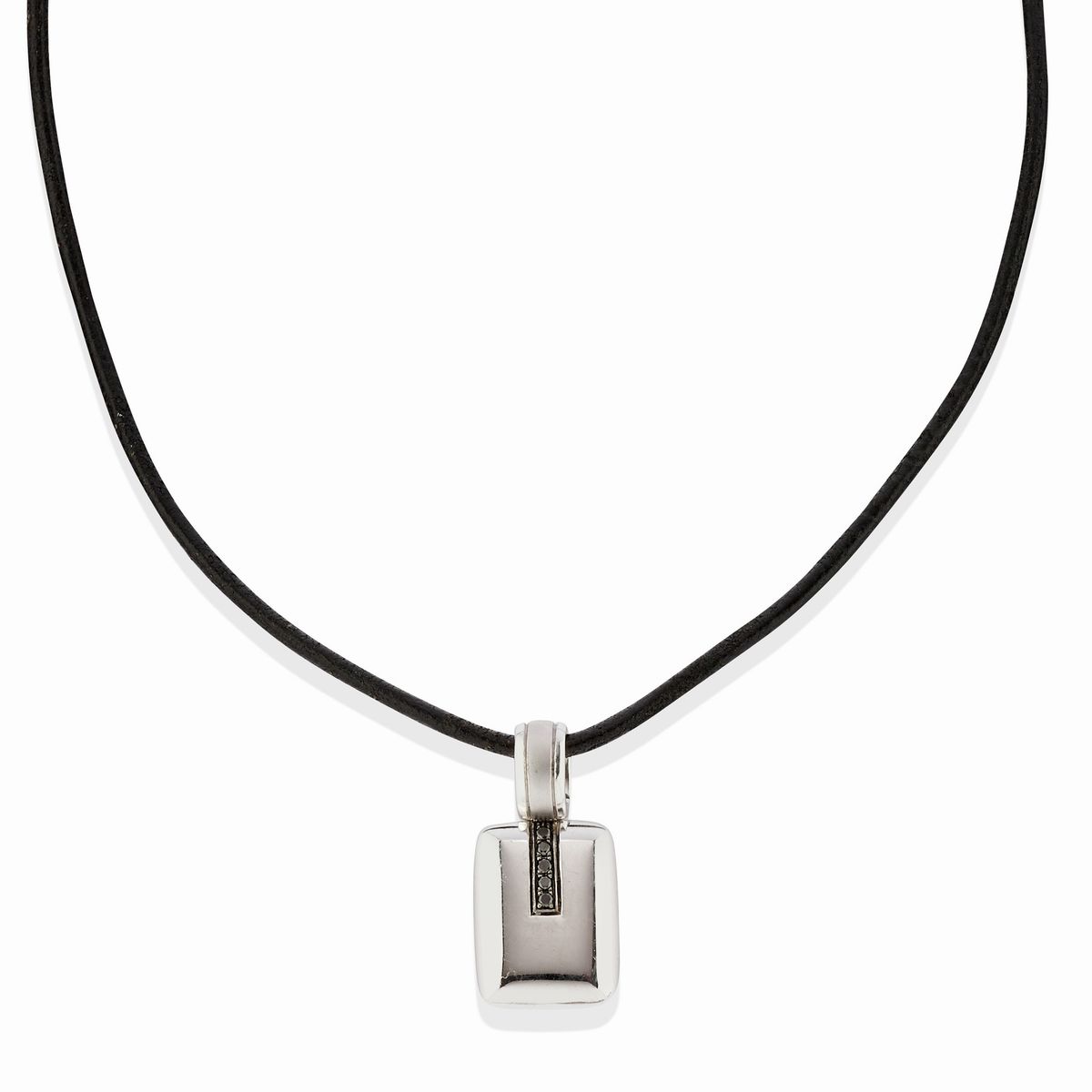 Collana in platino e oro bianco 18k con polsini, decorazione in diamanti neri