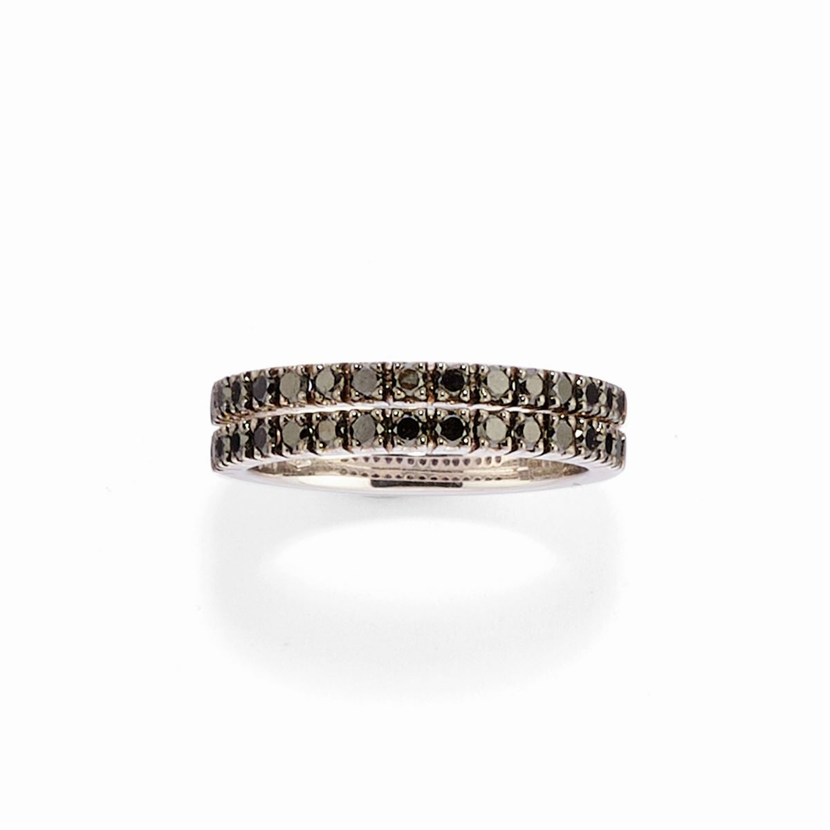 Sei anelli scomponibili in oro bianco 18k con diamanti e zaffiri